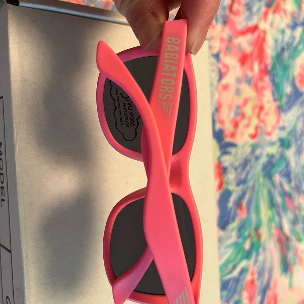 Babiators Think Pink Sunglasses - Picture 2 of 4